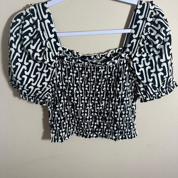 Monteau Los Angeles linen blend puff sleeve smocked crop top shirt size L - Picture 2 of 5